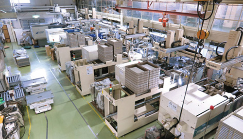全自動生産管理システムが導入された工場。