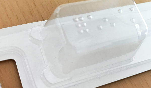 透明包装された「ブリスター包装」商品を視覚障がい者にも伝える技術
